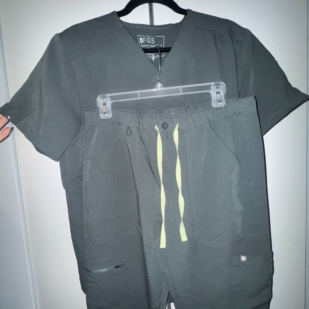 FIGS MEN SCRUBS TOP AND BOTTOM SET SIZE M